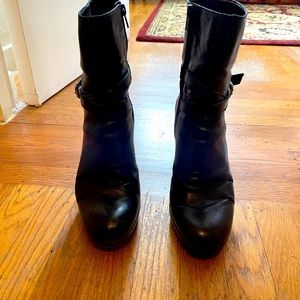 Nine West high healed bootie